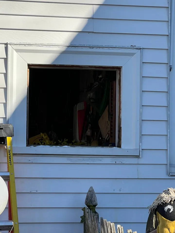Window opening prepared for a replacement unit